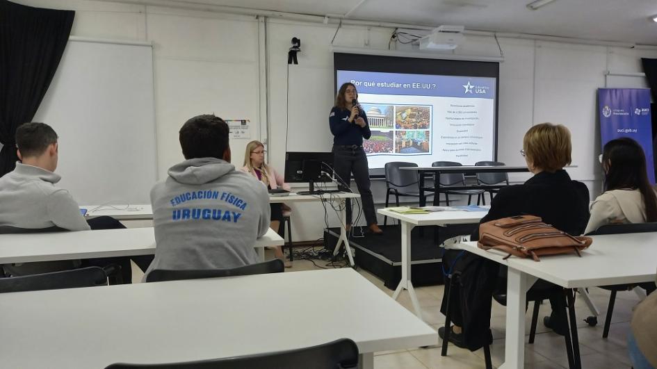 Charlas sobre oportunidades de estudio, formación, intercambio estudiantil y becas en Maldonado. Charlas sobre oportunidades de estudio, formación, intercambio estudiantil y becas en Maldonado.