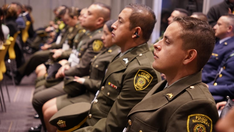 Panel 1: Construcción de paz desde un enfoque institucional y policial. Panel 1: Construcción de paz desde un enfoque institucional y policial.