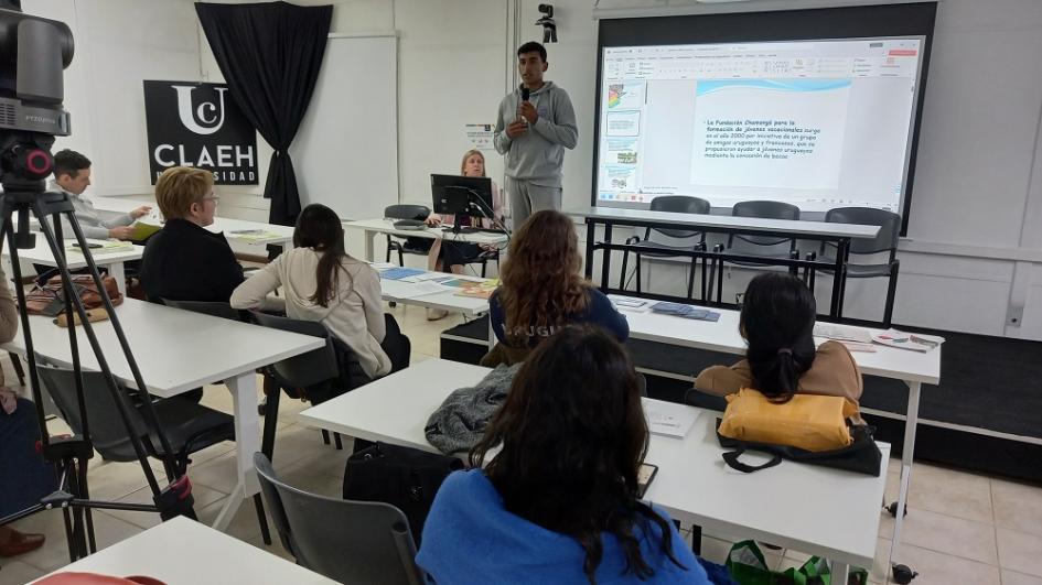 Charlas sobre oportunidades de estudio, formación, intercambio estudiantil y becas en Maldonado. Charlas sobre oportunidades de estudio, formación, intercambio estudiantil y becas en Maldonado.