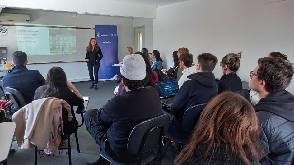 Charlas sobre oportunidades de estudio, formación, intercambio estudiantil y becas en Maldonado. Charlas sobre oportunidades de estudio, formación, intercambio estudiantil y becas en Maldonado.