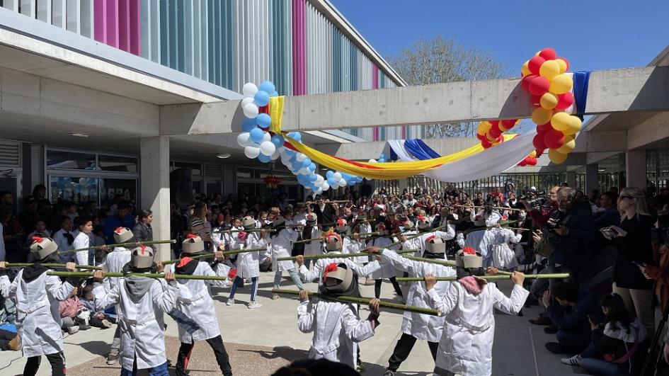 Inauguración de la escuela n.° 319, República Popular China Inauguración de la escuela n.° 319, República Popular China