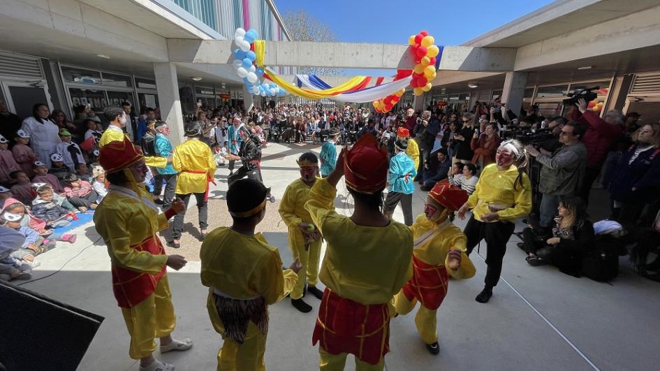 Inauguración de la escuela n.° 319, República Popular China Inauguración de la escuela n.° 319, República Popular China