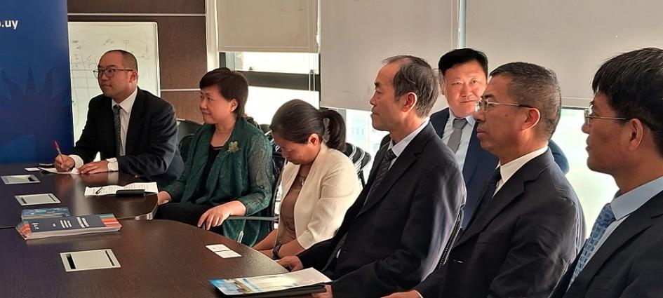 Delegación de la Universidad de Medicina Tradicional China de Henan visitó instituciones de Uruguay