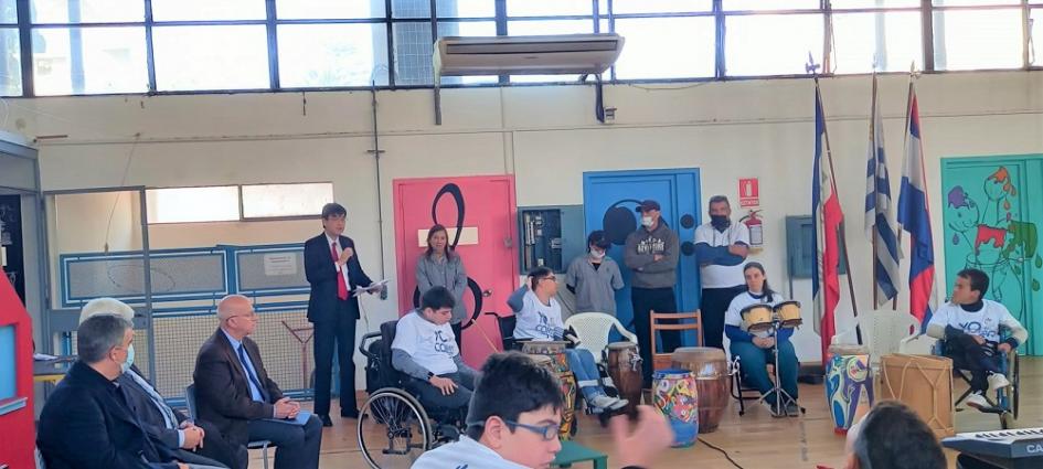 Japón entregó vehículo adaptado a Escuela Roosevelt. Japón entregó vehículo adaptado a Escuela Roosevelt.