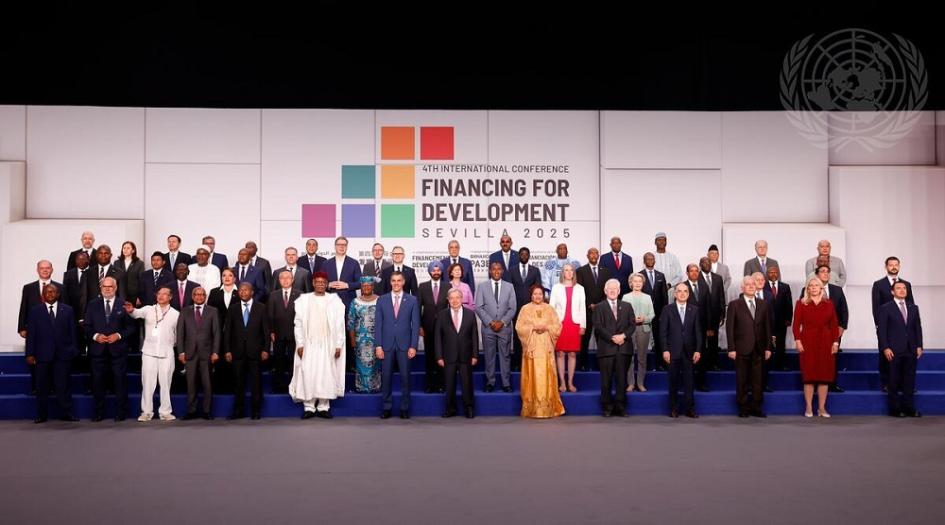 Foto de familia de líderes que asisten a la conferencia internacional, Sevilla. Foto de familia de líderes que asisten a la conferencia internacional, Sevilla.
