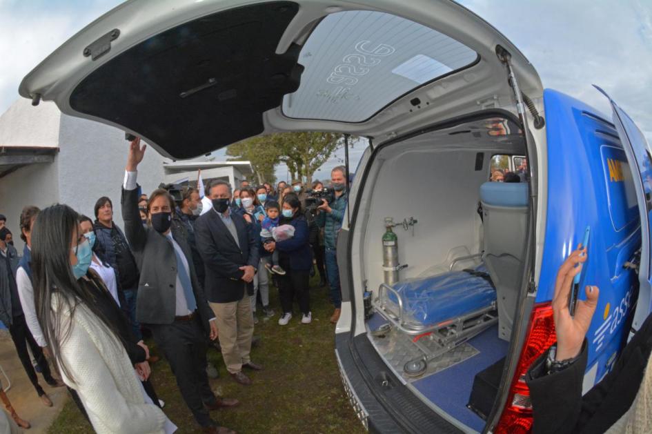 Entrega de ambulancia en Salto Entrega de ambulancia en Salto