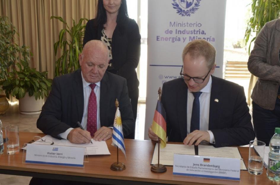 Firma de acuerdo entre Alemania y Uruguay. Foto MIEM.