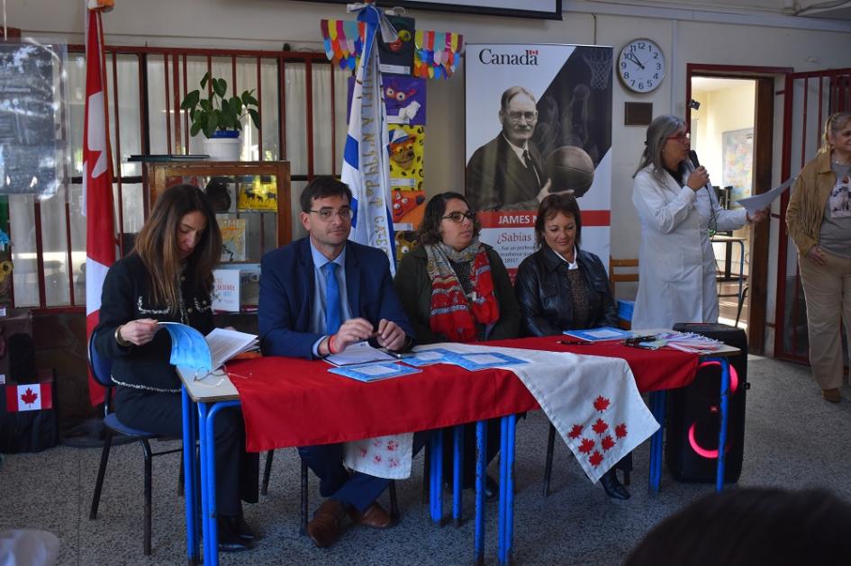 Compartiendo “Historias de Paz” en escuela Canadá 