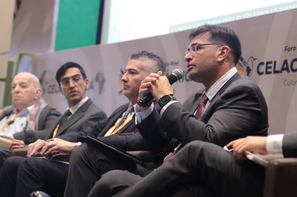 Panel 1: Construcción de paz desde un enfoque institucional y policial. Panel 1: Construcción de paz desde un enfoque institucional y policial.