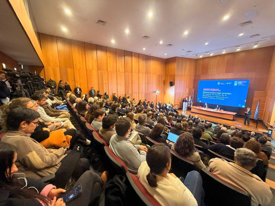 Presentación Informe Democracias bajo presión