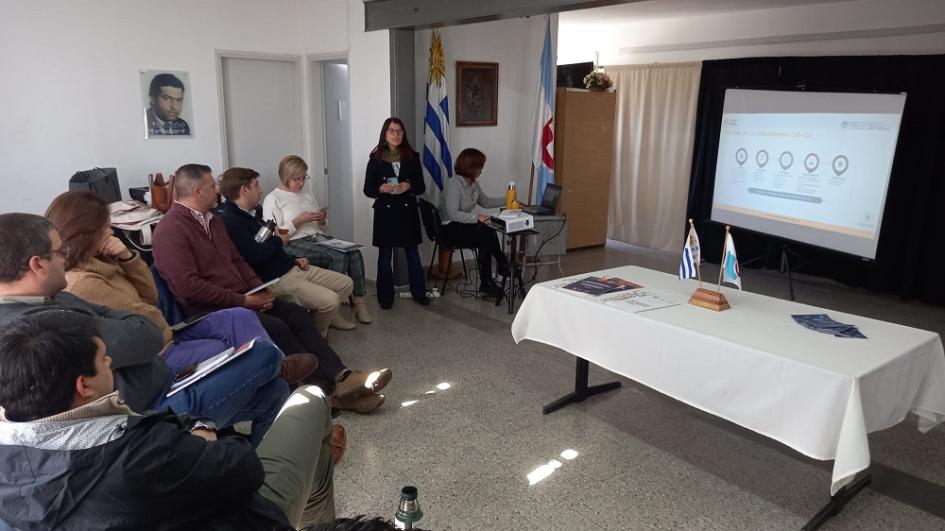 Integrantes de AUCI, APC Colombia y OPP en reunión con municipios de Nueva Helvecia y Dolores. Integrantes de AUCI, APC Colombia y OPP en reunión con municipios de Nueva Helvecia y Dolores.