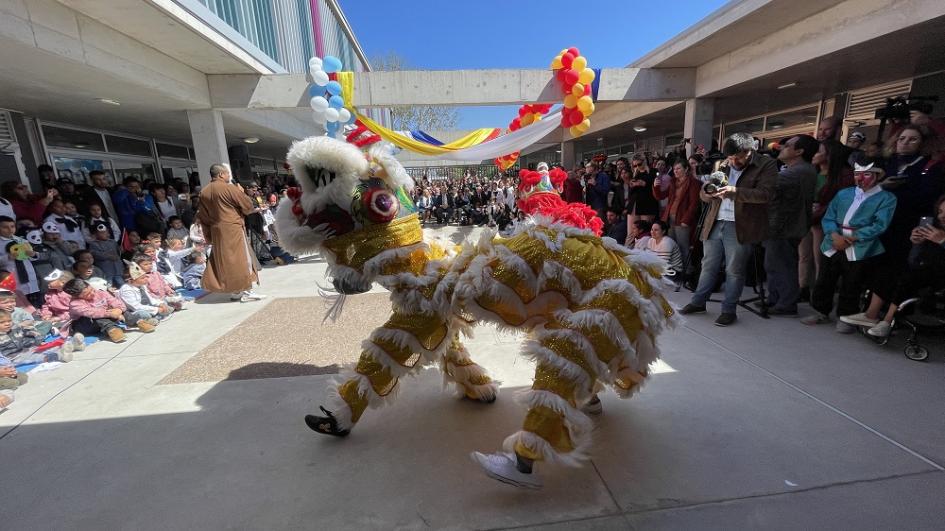 Inauguración de la escuela n.° 319, República Popular China Inauguración de la escuela n.° 319, República Popular China