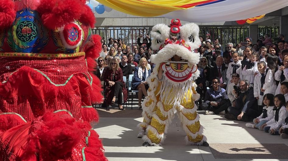 Inauguración de la escuela n.° 319, República Popular China