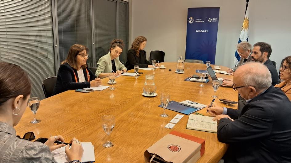 Reunión entre AUCI y equipo consultor que analiza operativa de cooperativas uruguayas Reunión entre AUCI y equipo consultor que analiza operativa de cooperativas uruguayas