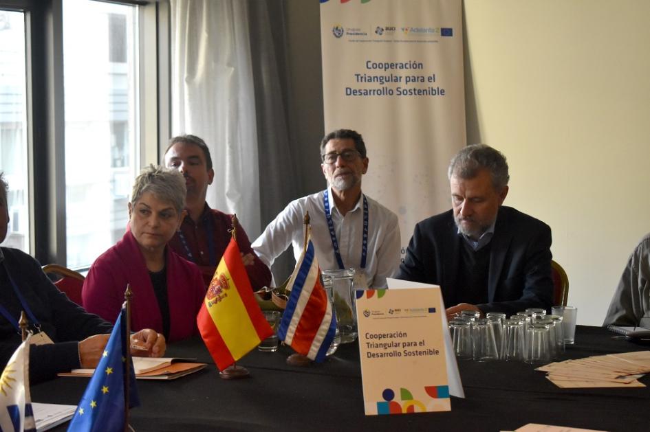 Reunión de trabajo entre representantes de España, Costa Rica y Uruguay.
