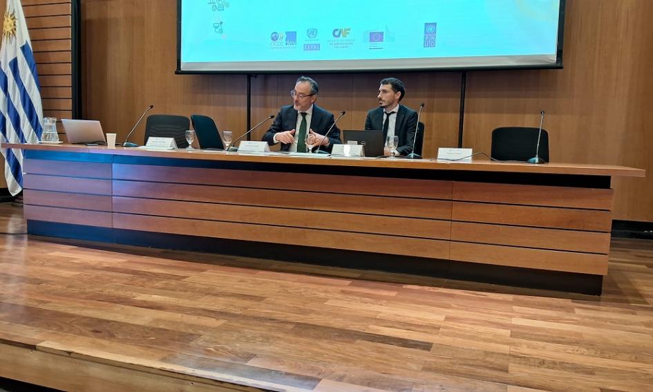 Luis Cecchi y Federico Bonaglia - OCDE con integrantes de AUCI Luis Cecchi y Federico Bonaglia - OCDE con integrantes de AUCI