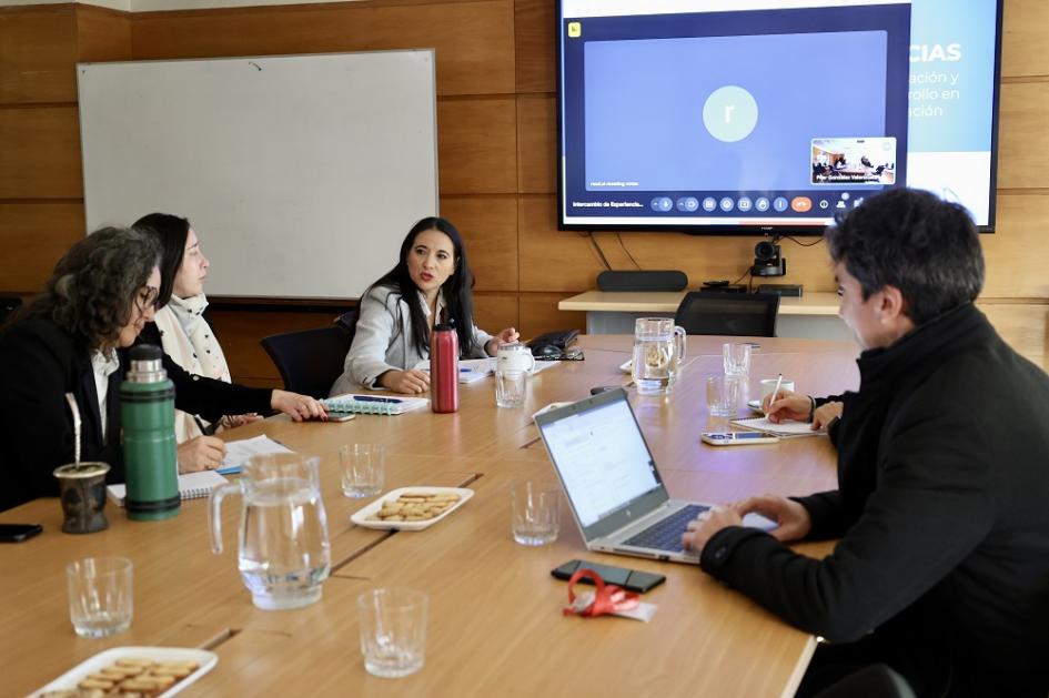 Chile y Uruguay analizaron la comunicación de proyectos de cooperación con UE Chile y Uruguay analizaron la comunicación de proyectos de cooperación con UE