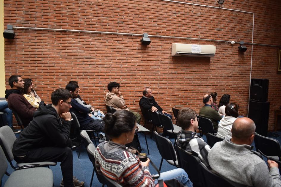 Charlas sobre oportunidades de estudio, formación, intercambio estudiantil y becas en Maldonado.