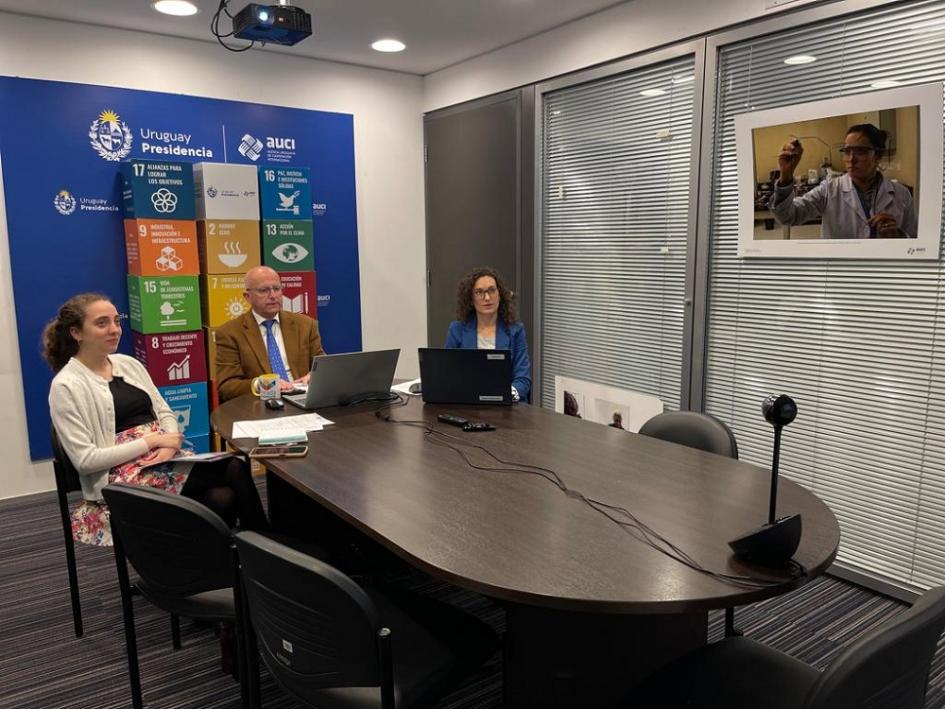 Equipo de AUCI presenta las buenas prácticas de la cooperación uruguaya Equipo de AUCI presenta las buenas prácticas de la cooperación uruguaya