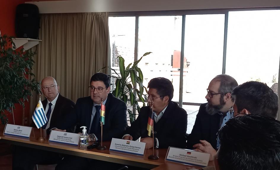 Bolivia y Uruguay intercambian conocimiento sobre energías renovables