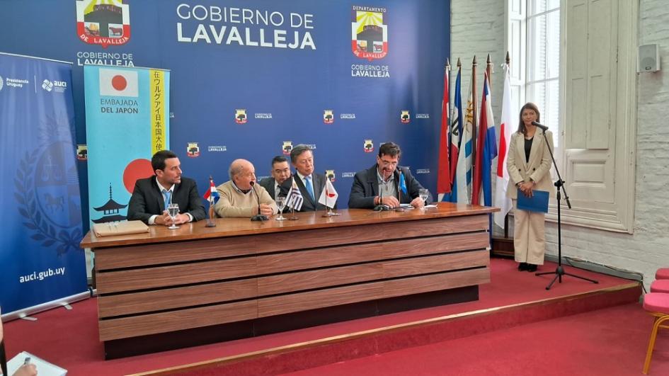 Autoridades de Embajada de Japón, Intendencia de Lavalleja y AUCI Autoridades de Embajada de Japón, Intendencia de Lavalleja y AUCI