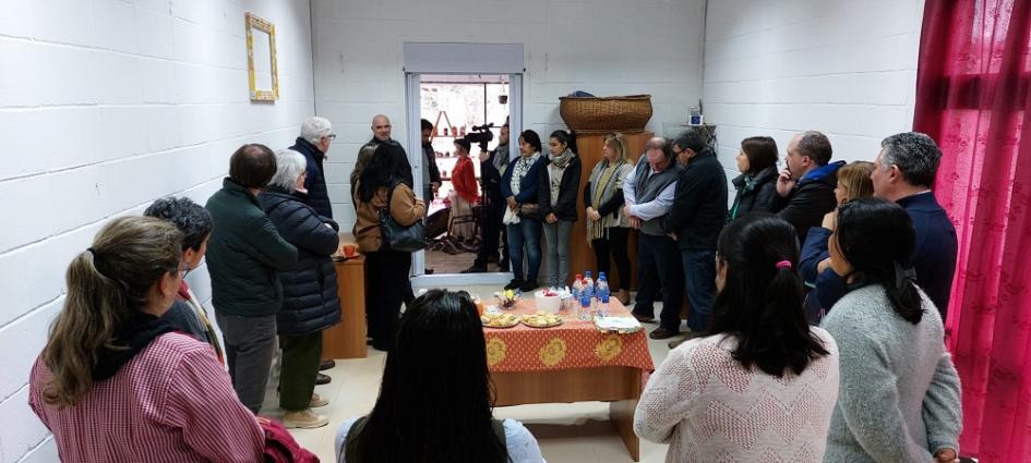 Reunión de emprendedores y autoridades en local comercial de La Paloma, Durazno Reunión de emprendedores y autoridades en local comercial de La Paloma, Durazno