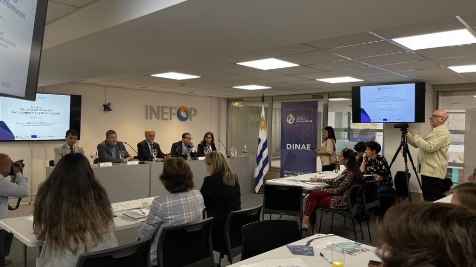 Lanzamiento en Montevideo del proyecto Mujeres en Tecnologías de la Información