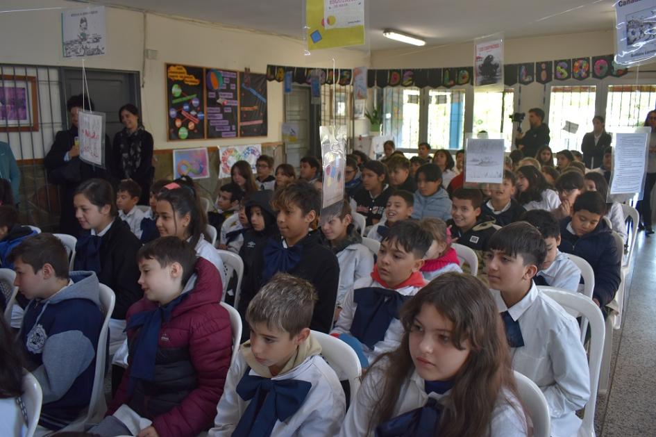 Compartiendo “Historias de Paz” en escuela Canadá