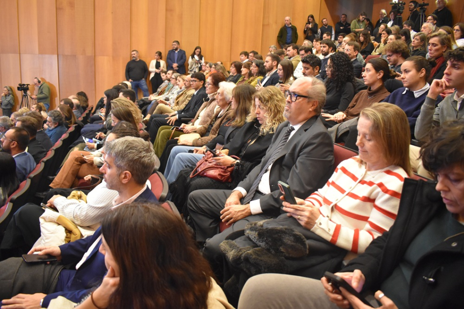 Conversatorio sobre Informe del PNUD "Democracias bajo presión"