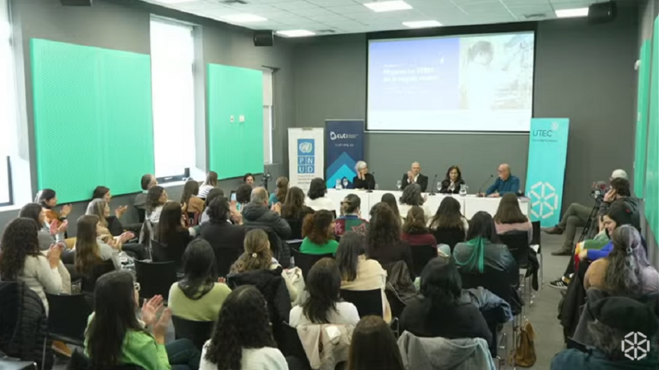 Mujeres en ciencia, tecnología, ingeniería y matemáticas