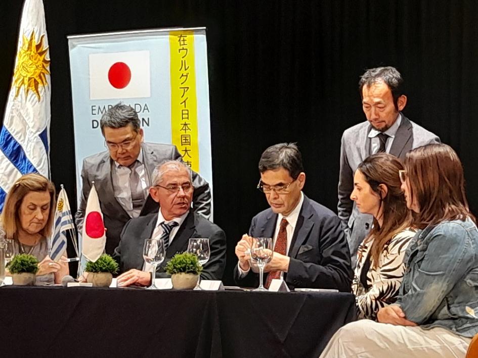 Firma de acuerdo entre Embajada de Japón e Intendencia de Flores Firma de acuerdo entre Embajada de Japón e Intendencia de Flores
