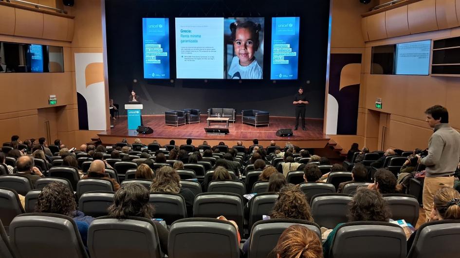 Seminario internacional "Inversión en Infancia: imprescindible para el desarrollo" Seminario internacional "Inversión en Infancia: imprescindible para el desarrollo"