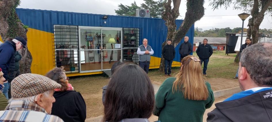 Autoridades y emprendedores inauguran local comercial en Blanquillo, Durazno