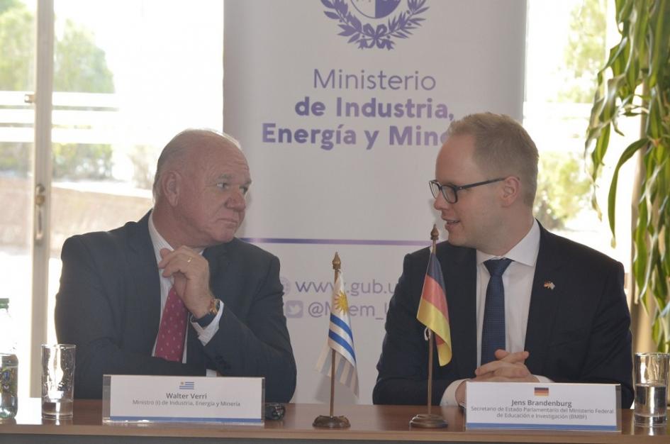 Firma de acuerdo entre Alemania y Uruguay. Foto MIEM. Firma de acuerdo entre Alemania y Uruguay. Foto MIEM.