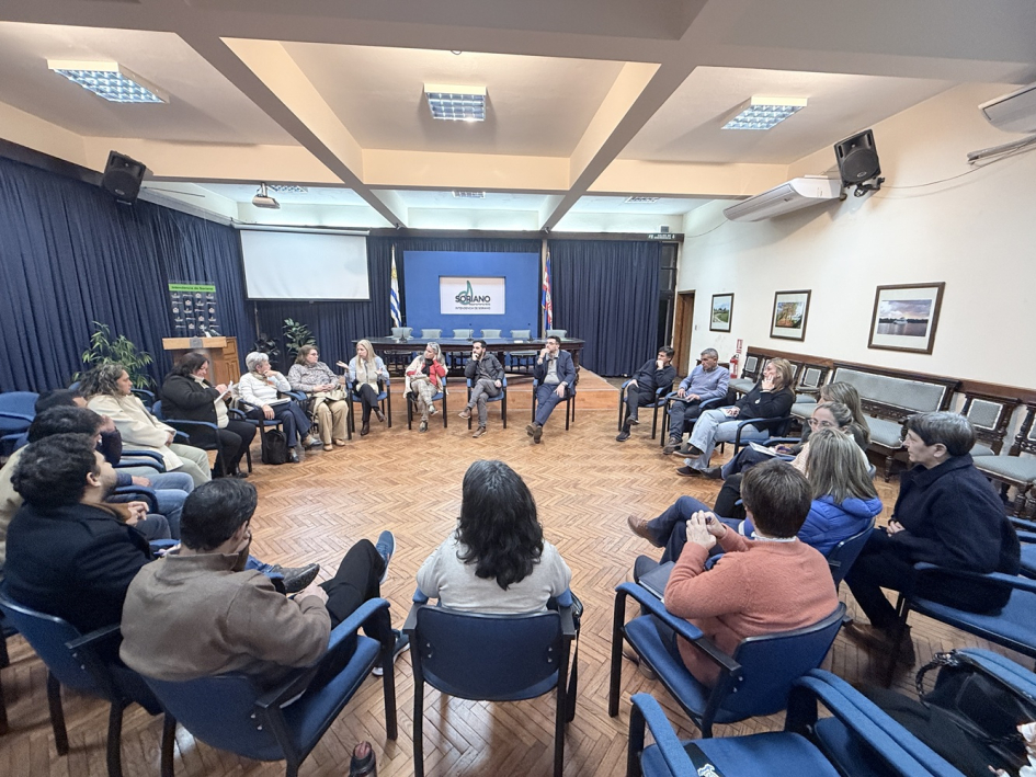 Reunión de equipos de AUCI, intendencia y municipios de Soriano Reunión de equipos de AUCI, intendencia y municipios de Soriano