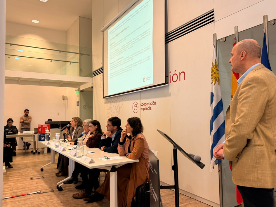Intercambio sobre modelos de prevención y atención integral para mujeres en situación de violencia Intercambio sobre modelos de prevención y atención integral para mujeres en situación de violencia