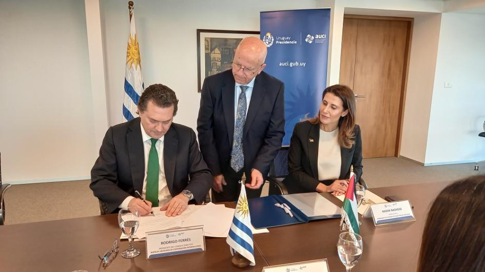 Agencias de cooperación de Palestina y Uruguay firmaron memorando de entendimiento.