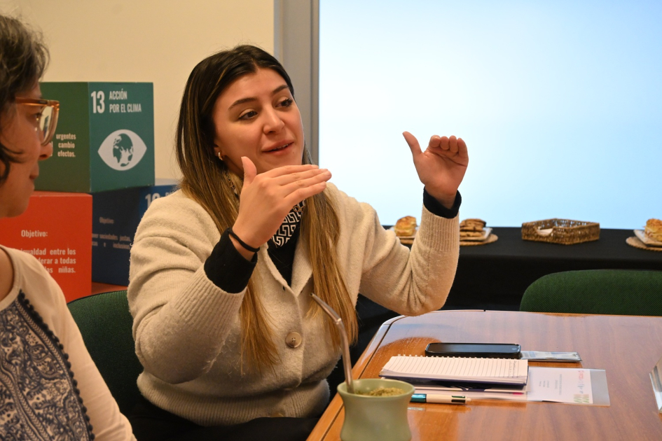 Funcionarios de ESCO y AUCI en Torre Ejecutiva, Montevideo