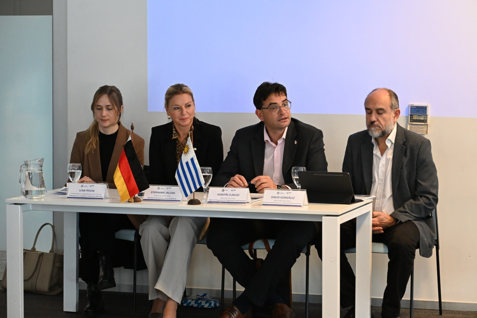Encuentro Uruguay - Baviera en Torre Ejecutiva, Montevideo