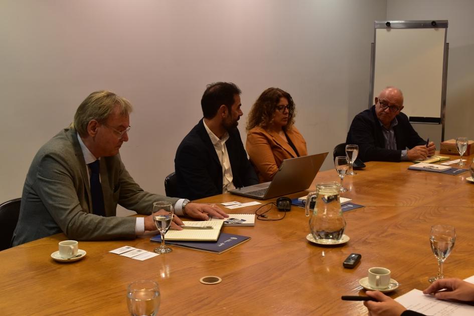 Reunión entre AUCI y equipo consultor que analiza operativa de cooperativas uruguayas