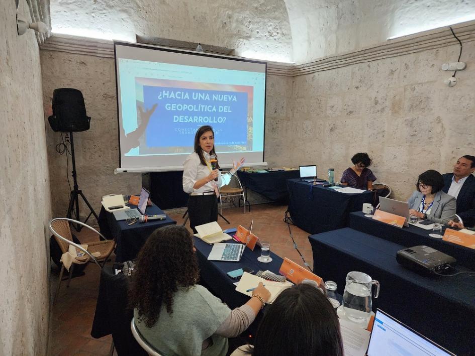 Co-laboratorio Más que tres 2025, conectando experiencias, construyendo futuro Co-laboratorio Más que tres 2025, conectando experiencias, construyendo futuro