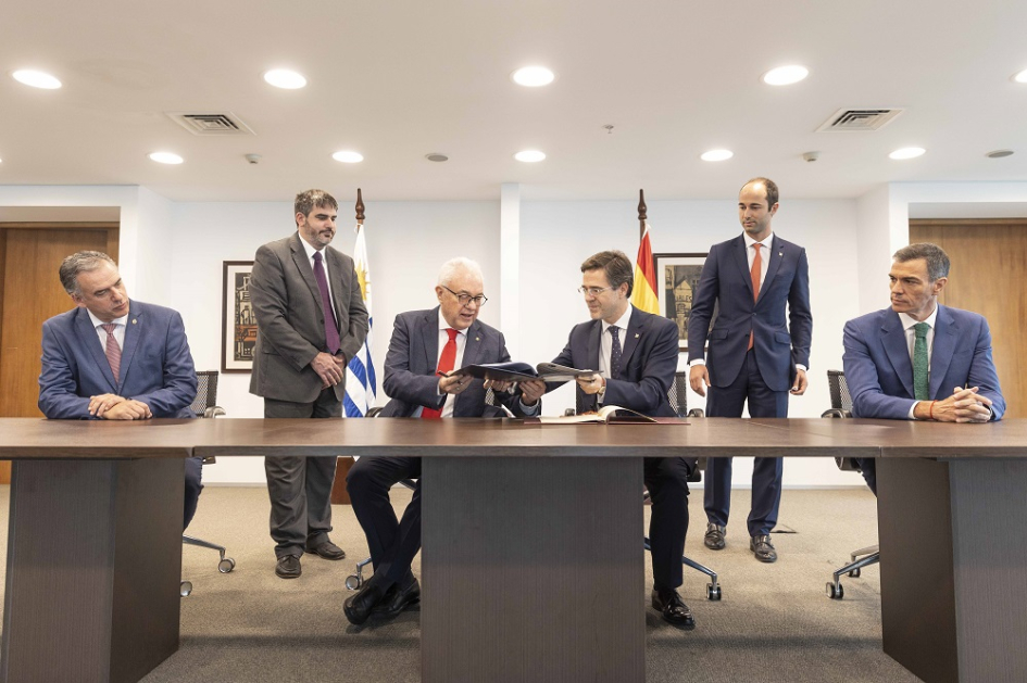 Firma del documento Alianza para el Desarrollo Sostenible Uruguay - España 2025-2030