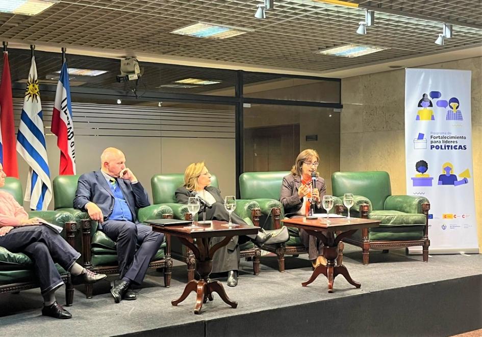 Lanzamiento del programa Fortalecimiento para líderes políticas Lanzamiento del programa Fortalecimiento para líderes políticas