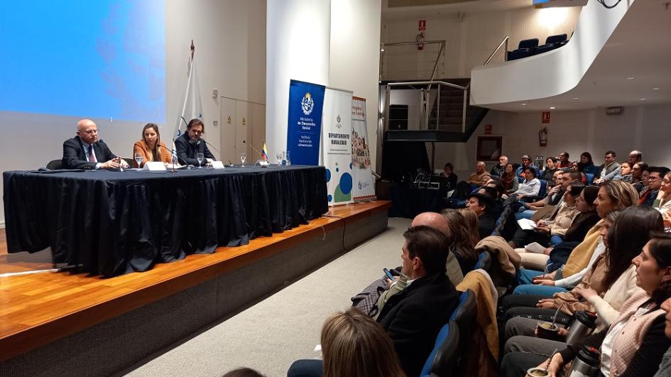 Seminario Hacia un Sistema Alimentario Saludable y Sostenible. Seminario Hacia un Sistema Alimentario Saludable y Sostenible.