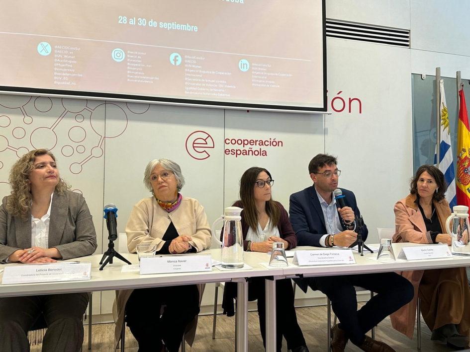 Intercambio sobre modelos de prevención y atención integral para mujeres en situación de violencia Intercambio sobre modelos de prevención y atención integral para mujeres en situación de violencia
