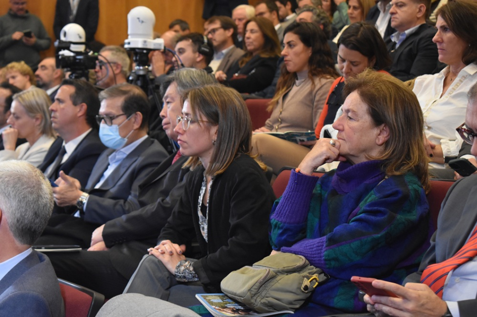 Conversatorio sobre Informe del PNUD "Democracias bajo presión"