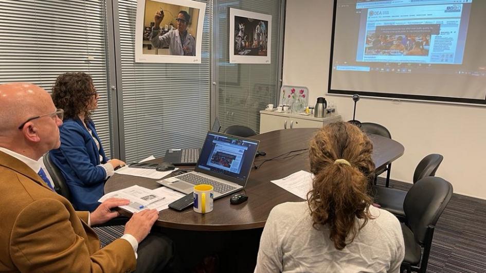 Equipo de AUCI presenta las buenas prácticas de la cooperación uruguaya Equipo de AUCI presenta las buenas prácticas de la cooperación uruguaya