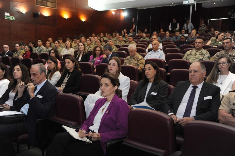 Mujeres y operaciones de paz de la ONU Mujeres y operaciones de paz de la ONU