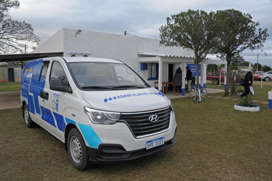 Entrega de ambulancia en Salto Entrega de ambulancia en Salto