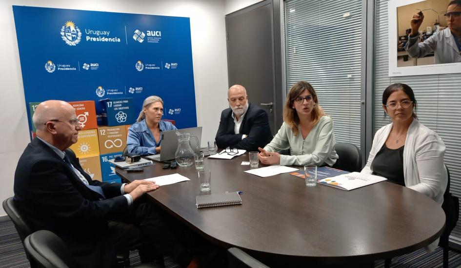 Reunión Mercociudades, AUCI e intendencias. Reunión Mercociudades, AUCI e intendencias.